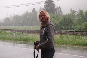 Ginski, camera, snow near Lake Bohinj